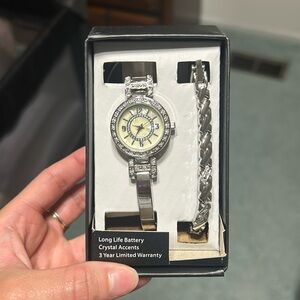 Elegant watch with bracelet